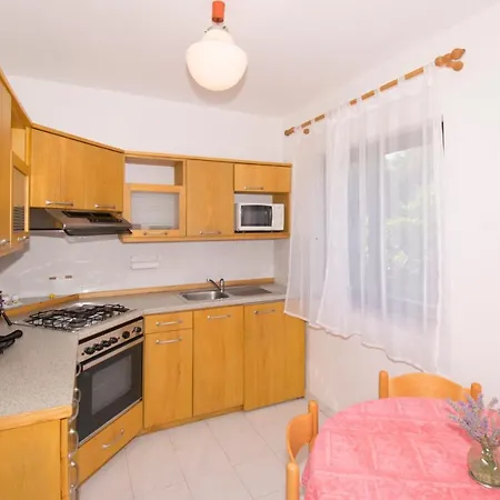 Udoban I Prostran Apartman U Banjolama, Apartman Katica Διαμέρισμα