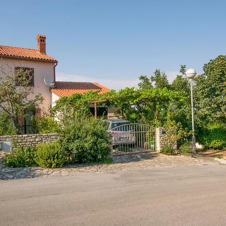 Udoban I Prostran Apartman U Banjolama, Apartman Katica Διαμέρισμα