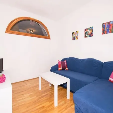 Udoban I Prostran Apartman U Banjolama, Apartman Katica Διαμέρισμα *