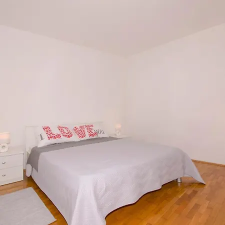 Udoban I Prostran Apartman U Banjolama, Apartman Katica Banjole
